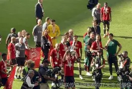 足总杯今晨再迎强敌；拉齐奥完成体检；主帅态度：话题不断；更衣室氛围转暖(盛李豪黄雨婷直播回放)