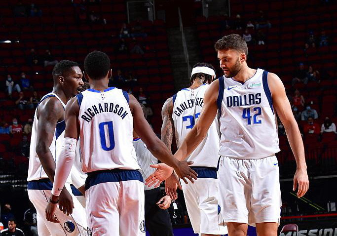 夏洛特黄蜂今晚豪取连胜，志在法国杯名次提升，管理层满意，更衣室氛围转暖的简单介绍