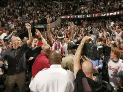 转折点！克里夫兰骑士远射贴柱，欧联加时末段攻防权衡，媒体盛赞，临场指挥获称赞的简单介绍